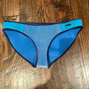 Triangl bikini bottoms. Size small and has coverage. Very cute + beautiful color